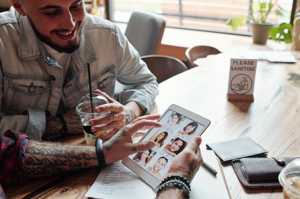 S'inscrire sur un site de rencontre : combien cela coûte ?